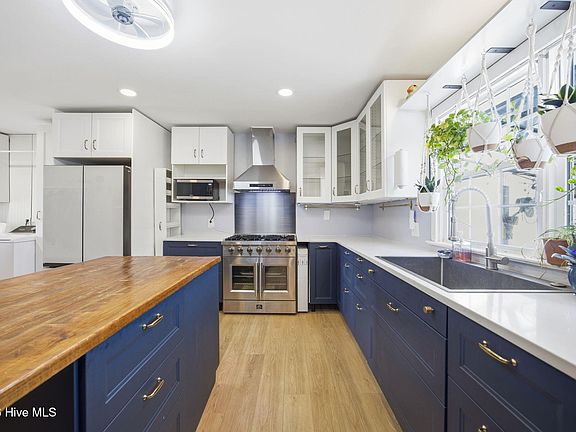 2nd image of 2625 Garden Grove Way