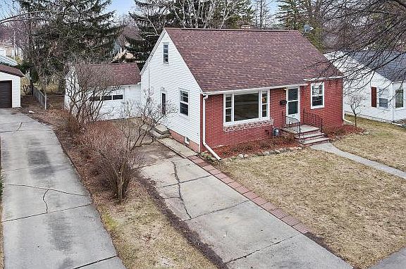 2nd image of 716 Park St