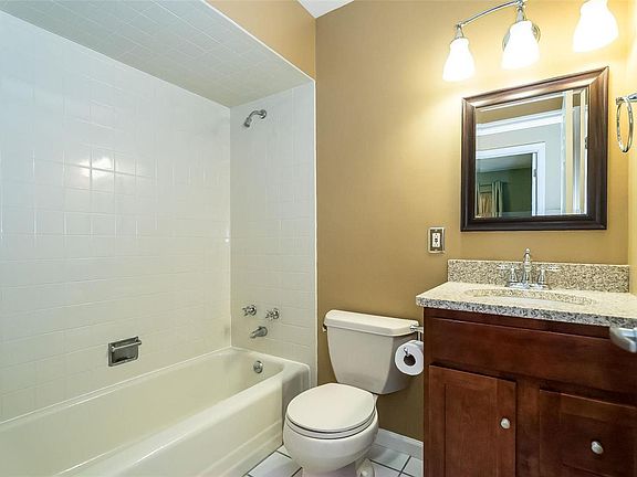4th image of 800 Fernview Dr