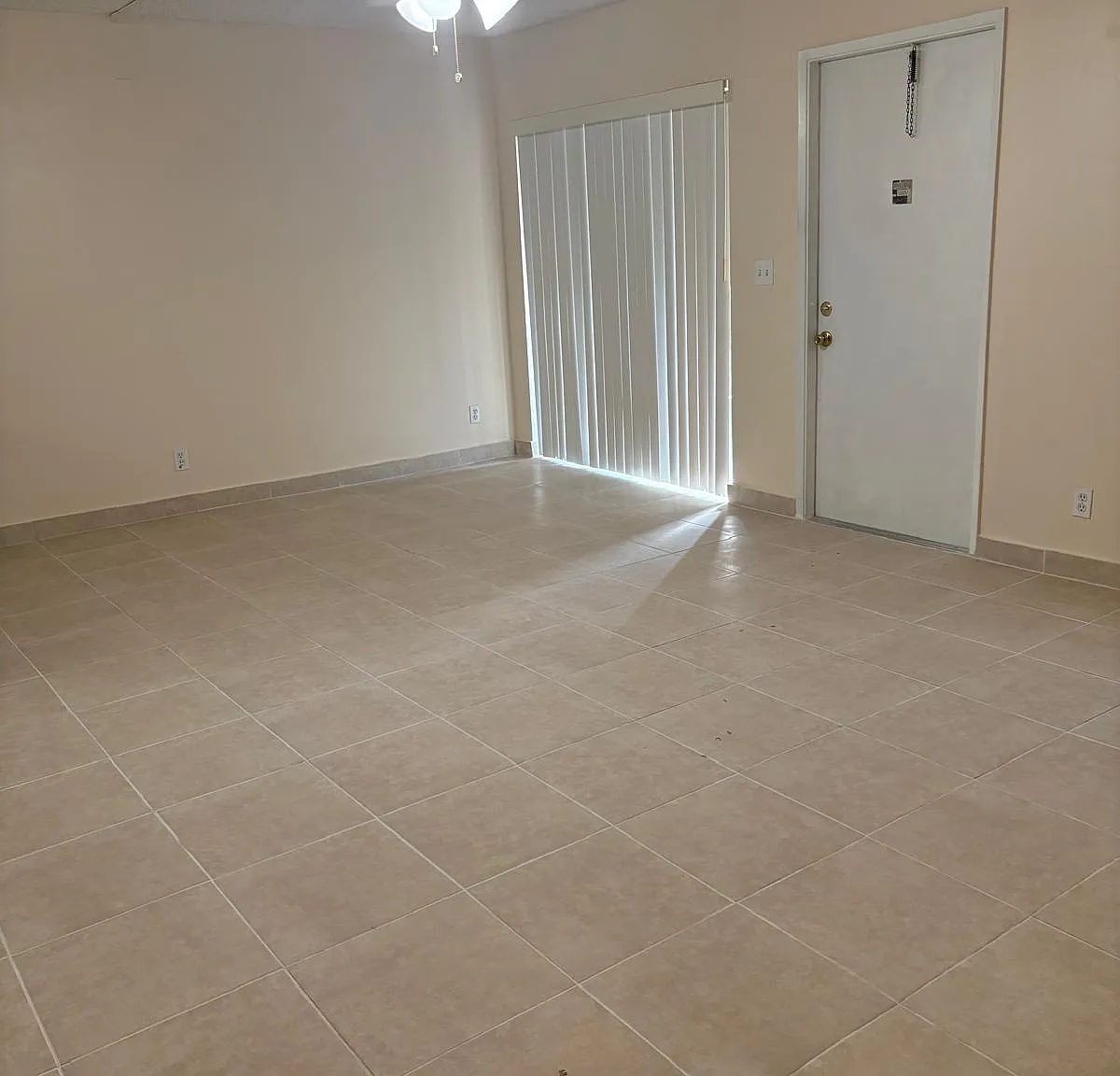 2 bed, 1.5 bath, 920 sqft, $2,000 — Photo 2