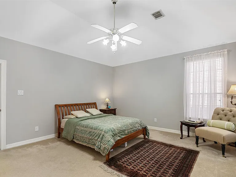 1014 Enclave Sq N — Photo 17