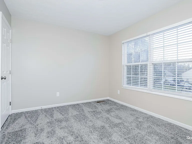 585 Foxglove Ct — Photo 10