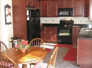 37 Sullivan Blvd #B, Oxford, MA 01540