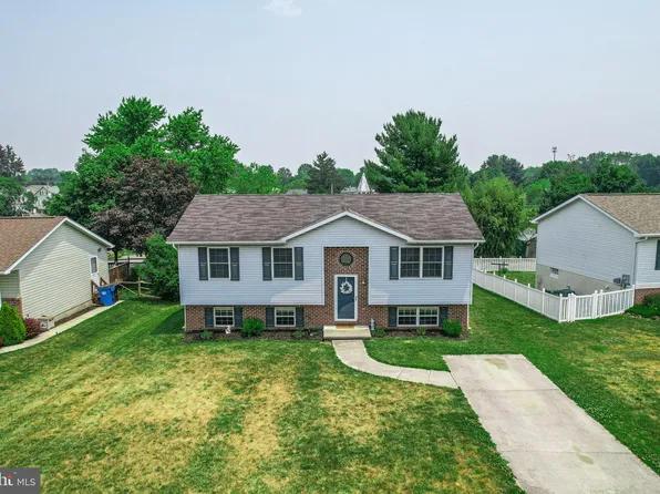 20 Colonial Ct, Littlestown, PA 17340