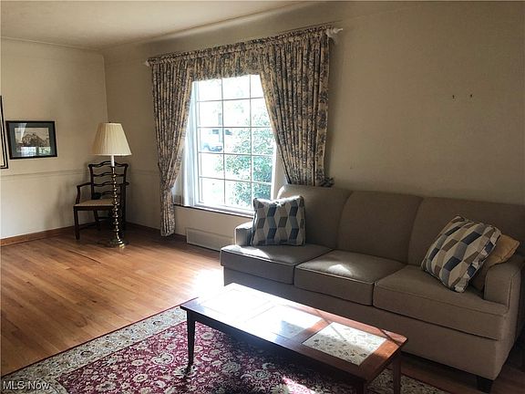 3rd image of 371 Lake Forest Dr
