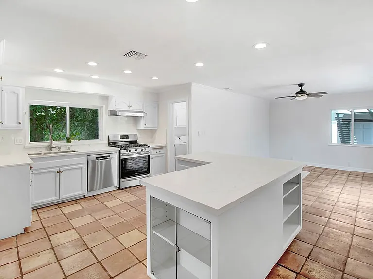 2401 Olive Ave — Photo 18