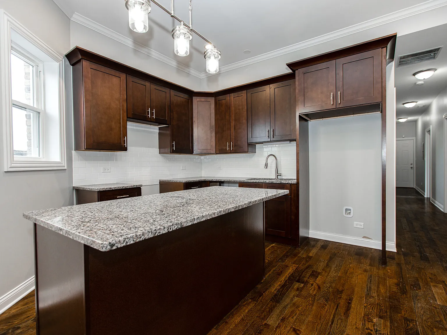 1644 N Kedzie Ave — Photo 2