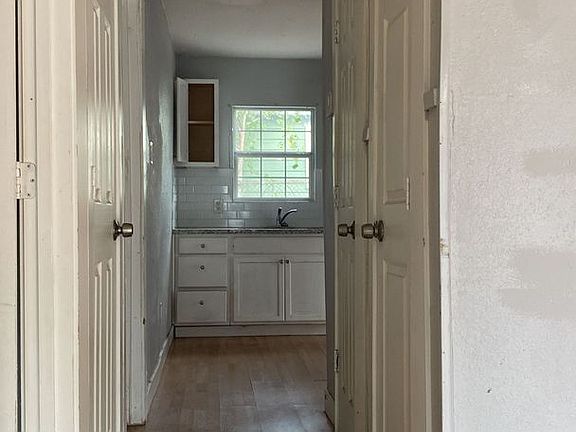 3rd image of 3104 Burkett St