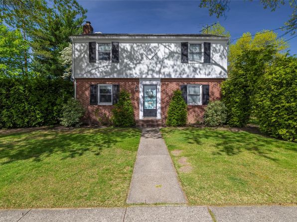 15 Ilsley Place, Malverne, NY 11565