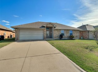 604 Heather Ln, Moore, OK 73160