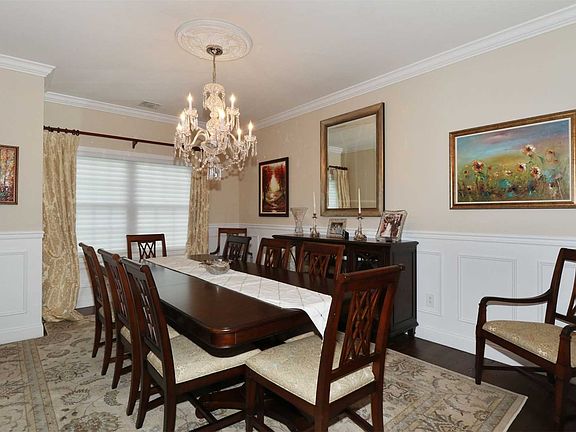 3rd image of 7 Midwood Dr