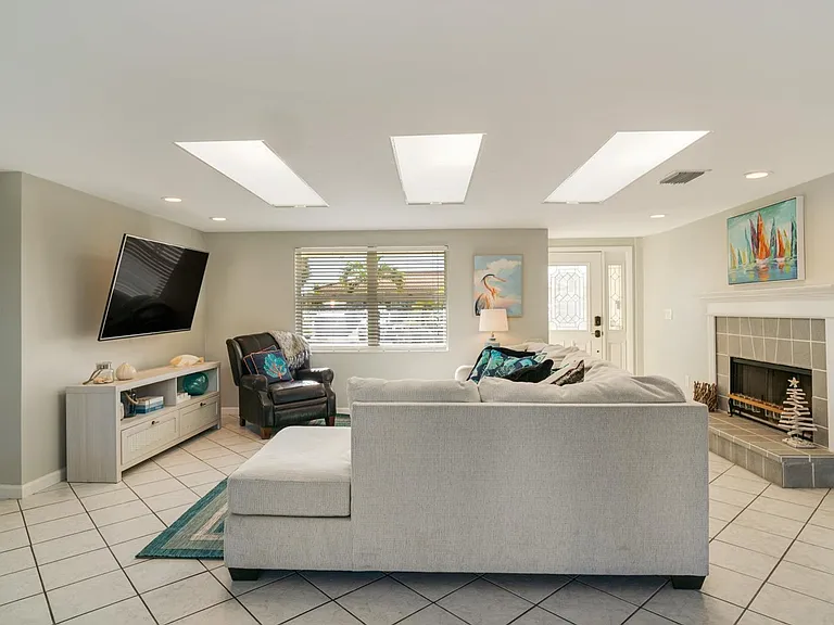 339 Avenida De Paradisio — Photo 9
