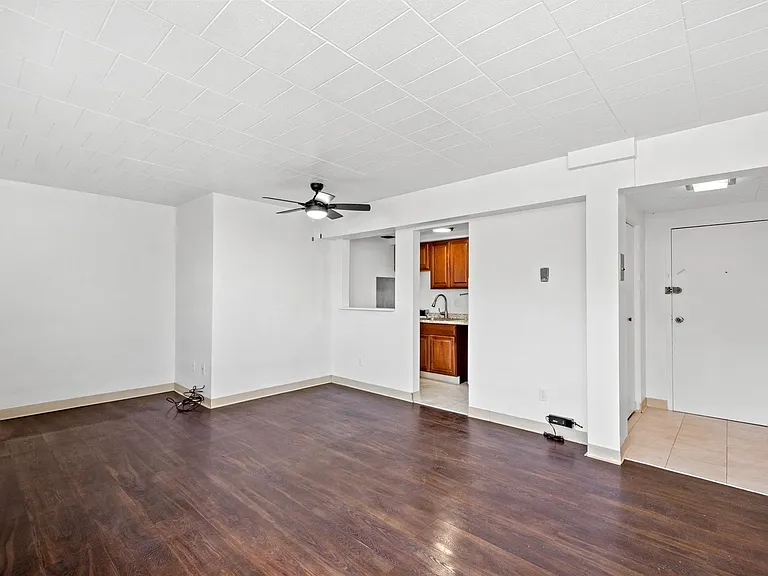 Penn Towers Apartments — Photo 10
