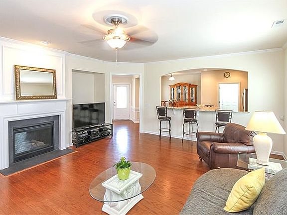 4th image of 2055 Kennedy Dr