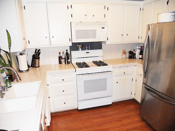 2nd image of 1828 Barry Ave APT 9