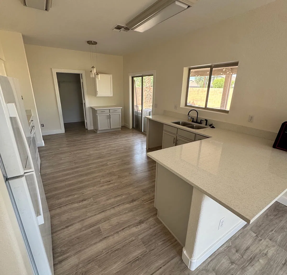 3 bed, 2.5 bath, 1863 sqft, $2,200 — Photo 2