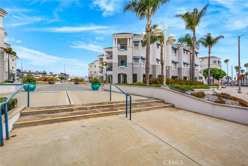2 bed, 2035 sqft, $12,900 — Photo 4