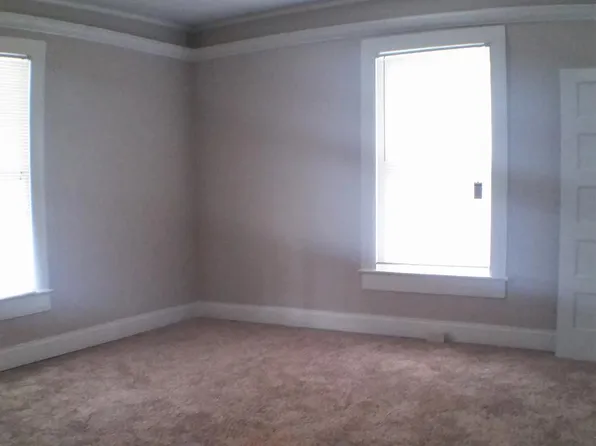634 S Hoskins Rd, Charlotte, NC 28208
