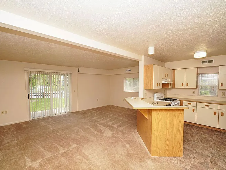 Hurwich Farms Apartments — Photo 11