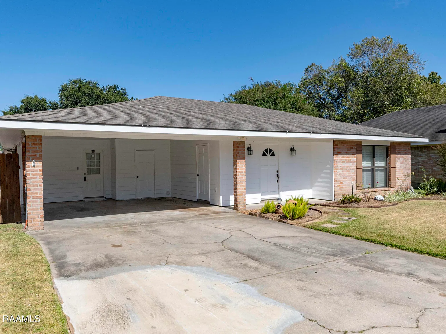 3 bed, 2.0 bath, 1700 sqft, $1,900 — Photo 3