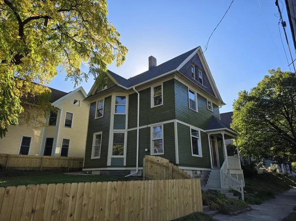 107 W Brown STREET, Milwaukee, WI 53212