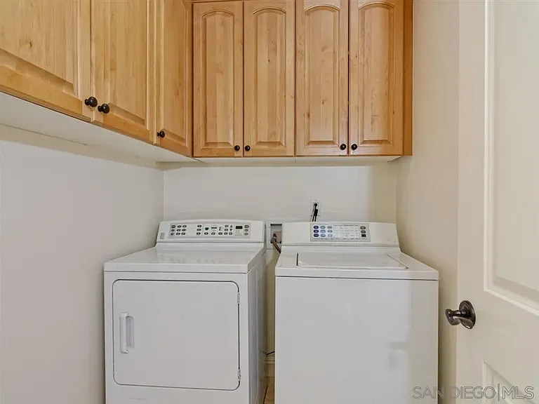 1820 Malden St — Photo 15
