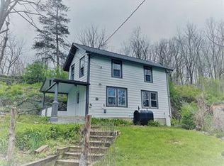 181 Rochdale Rd, Poughkeepsie, NY 12603