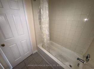 565 Kennedy Rd #1, Toronto, ON M1K2B2