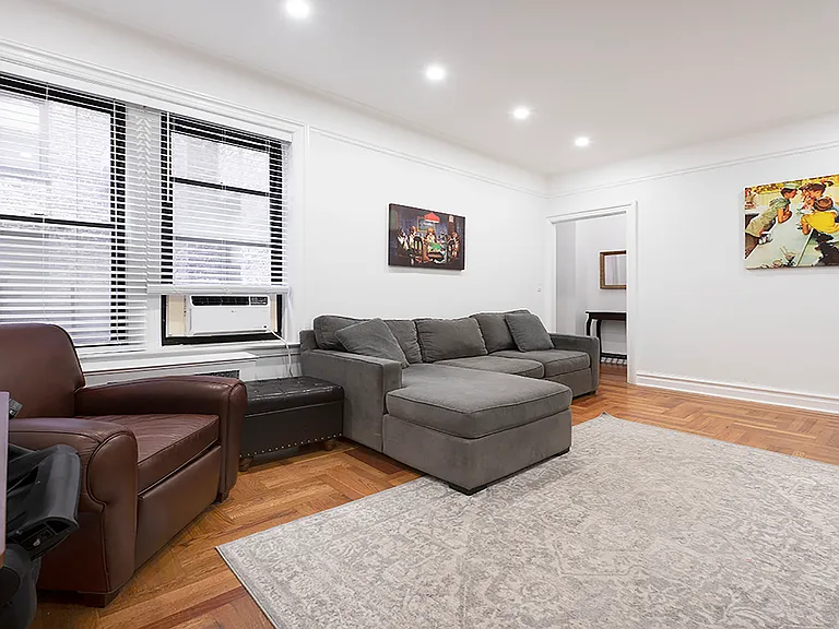 325 E 80th St #3B — Photo 4