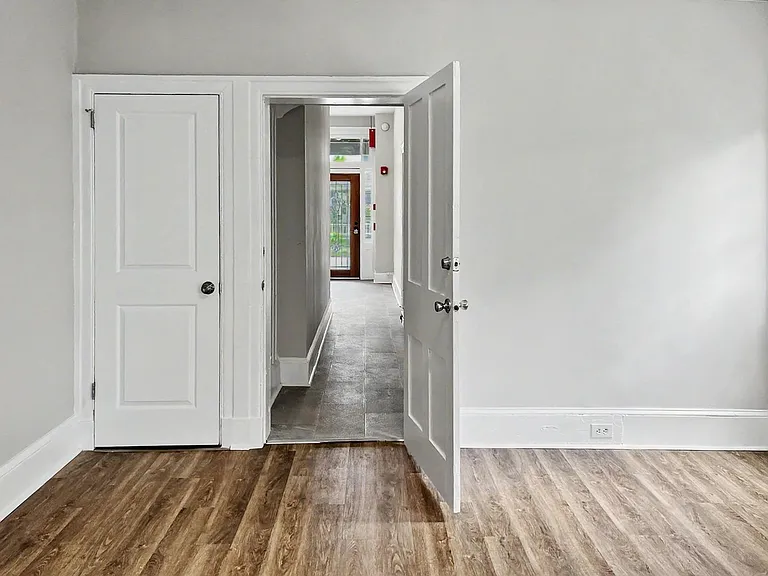 130 E Chestnut St — Photo 7