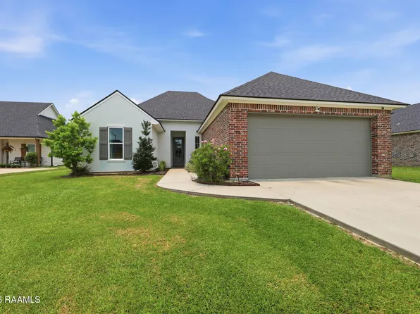 106 Fox Hill Rd, Youngsville, LA 70592