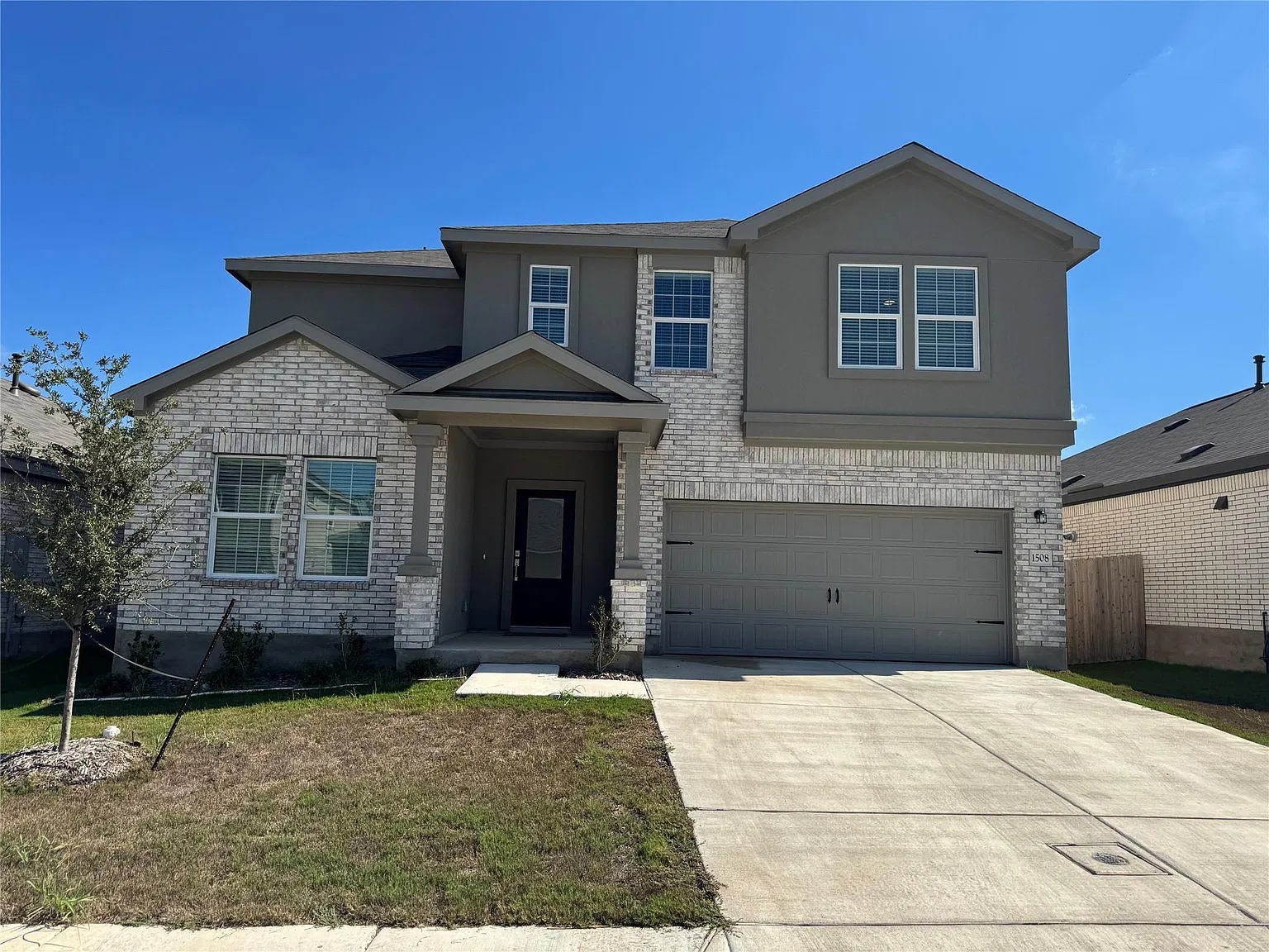 4 bed, 2.5 bath, 2500 sqft, $2,500 — Photo 1