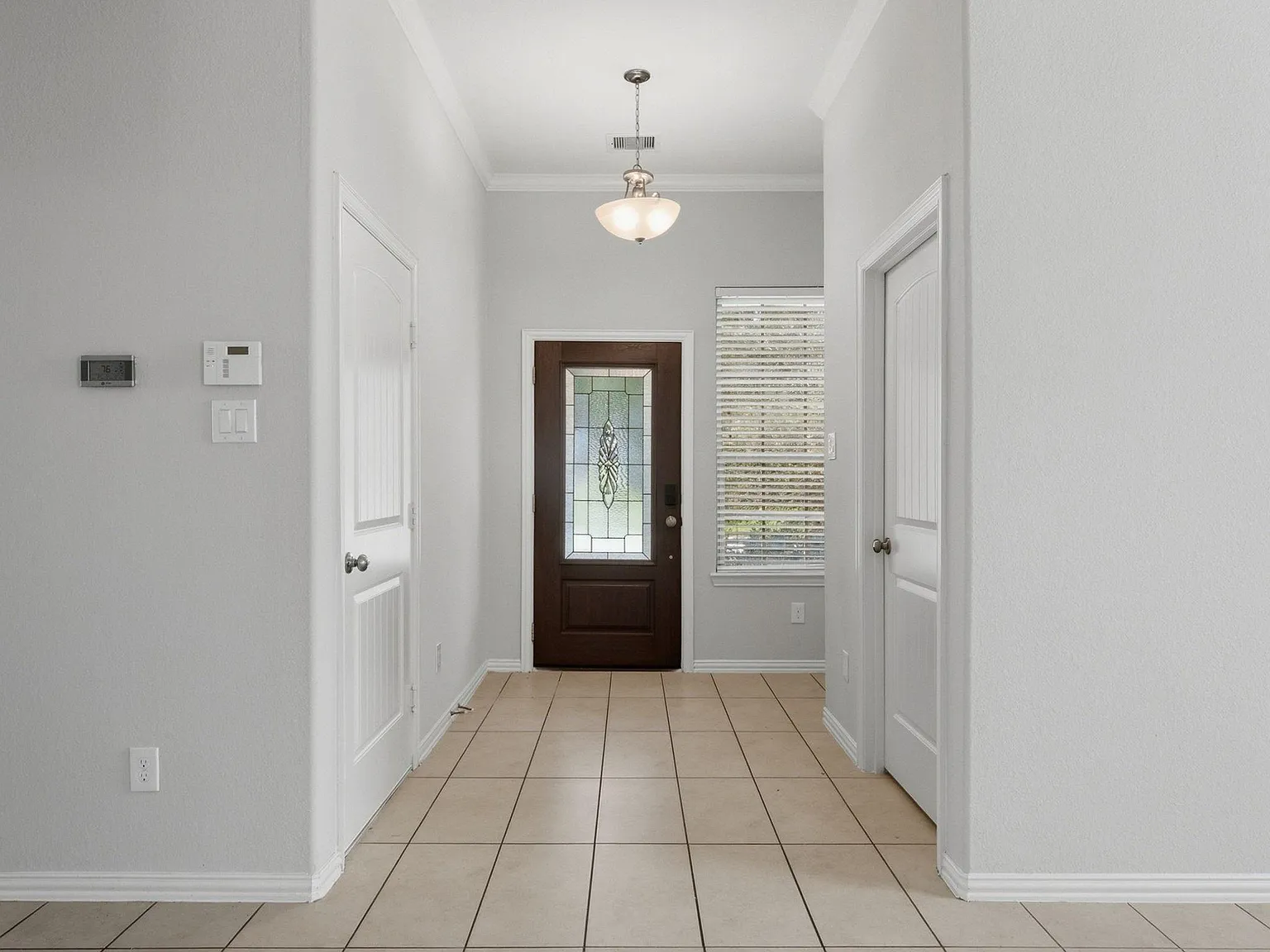 4 bed, 2.5 bath, 2190 sqft, $2,050 — Photo 4