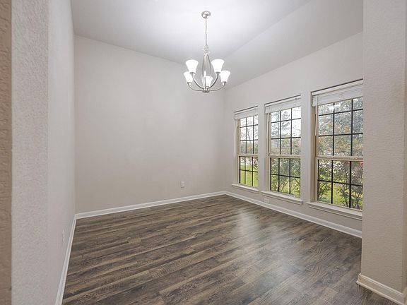 4th image of 138 Emery Oak Way
