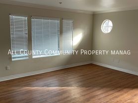 1132 N Broadway