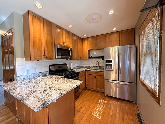 2nd image of 1881 Charles Ln