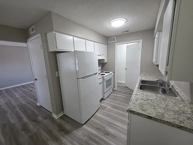 5230 SW 10th Ave #8 — Photo 4