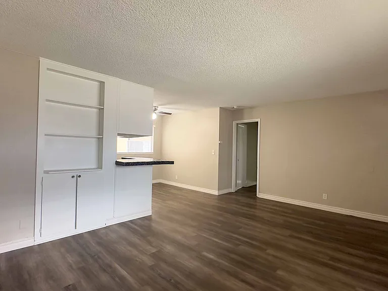 2617 Fairmount Ave #5 — Photo 2