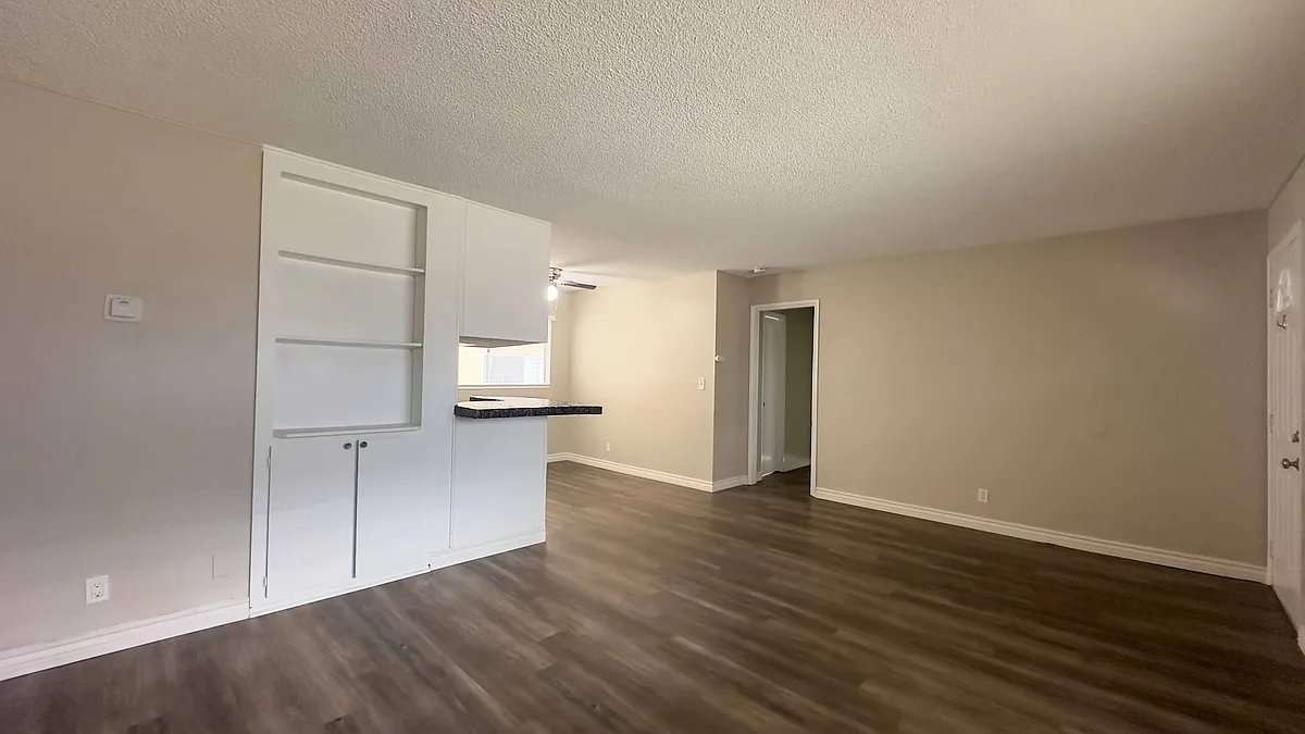 Building Photo - 2617 Fairmount Ave #5