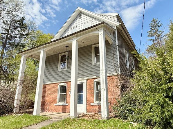 34 Peck Ln, Bristol, CT 06010