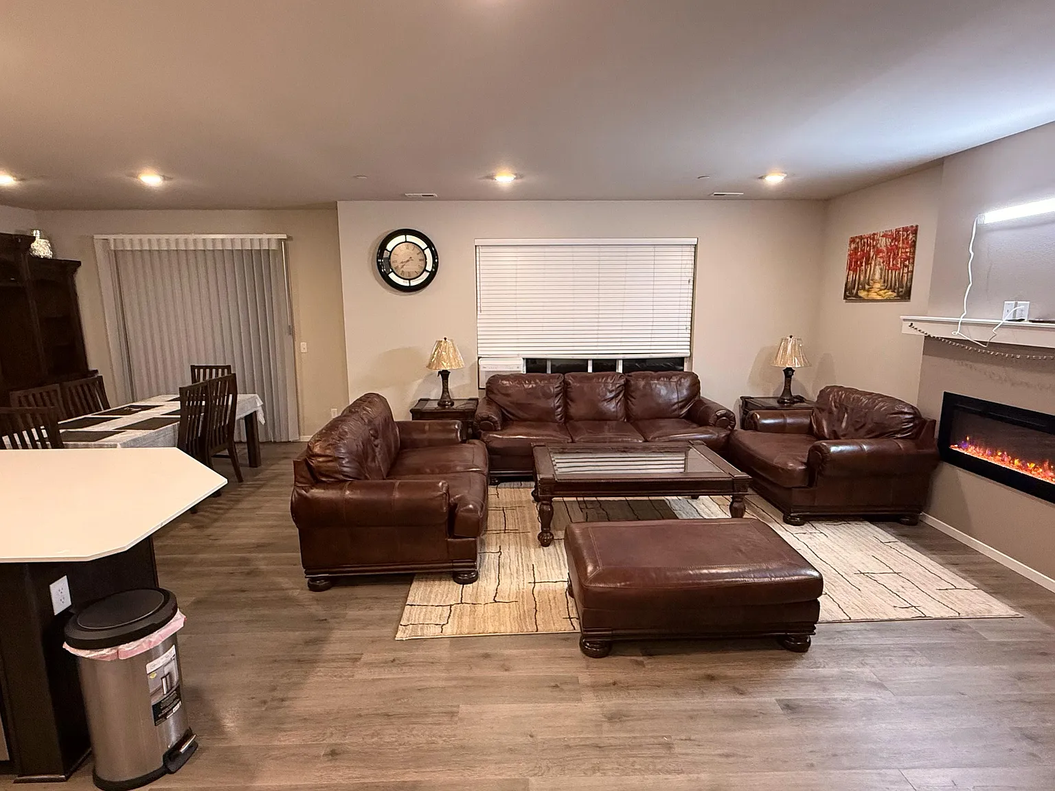 5 bed, 2692 sqft, $3,395 — Photo 3
