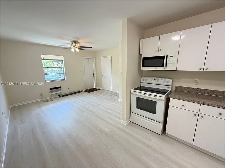 4801 SW 18th St #2 — Photo 3