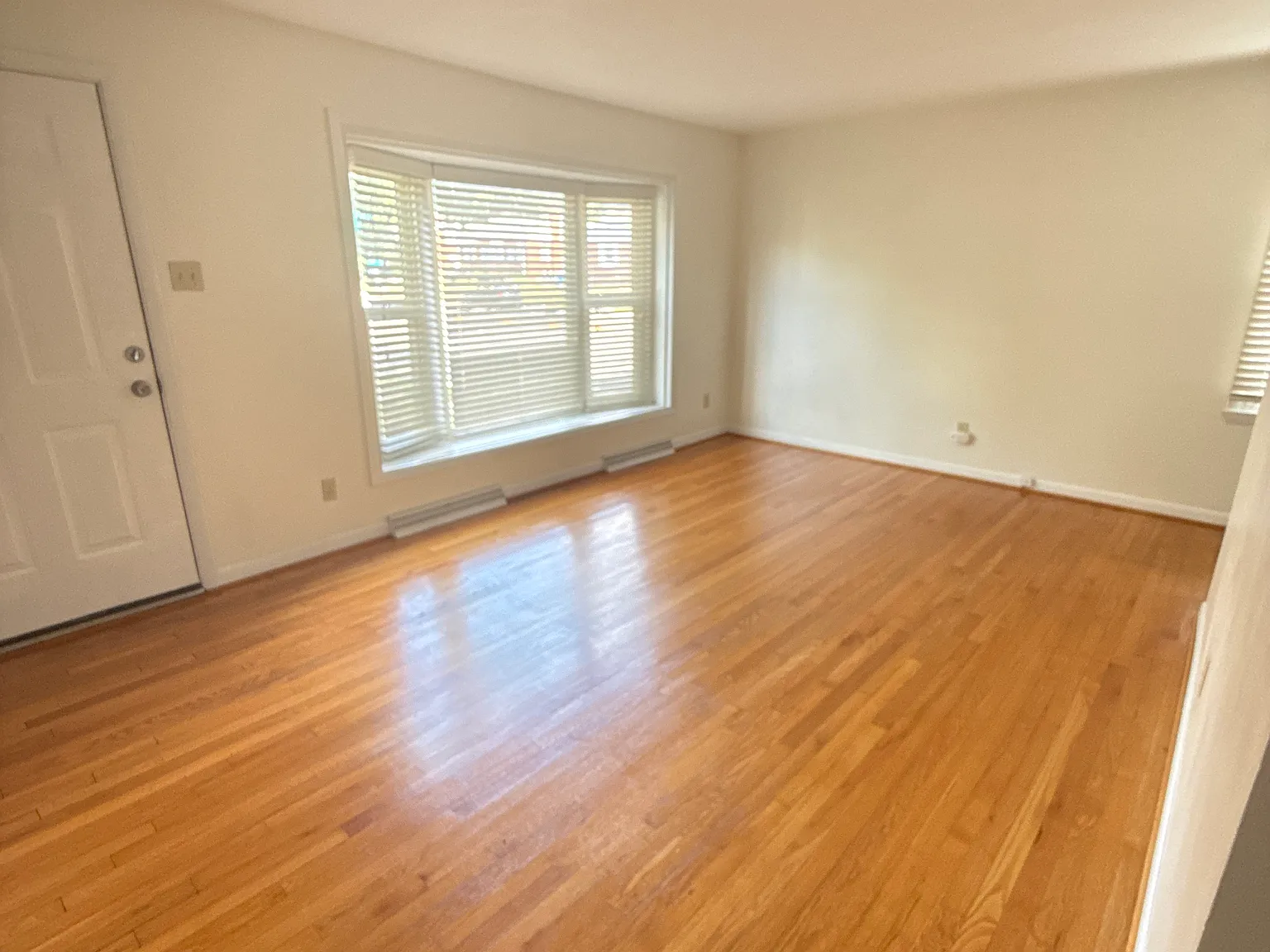Charming 3-Bedroom Home in Florissant — Photo 3