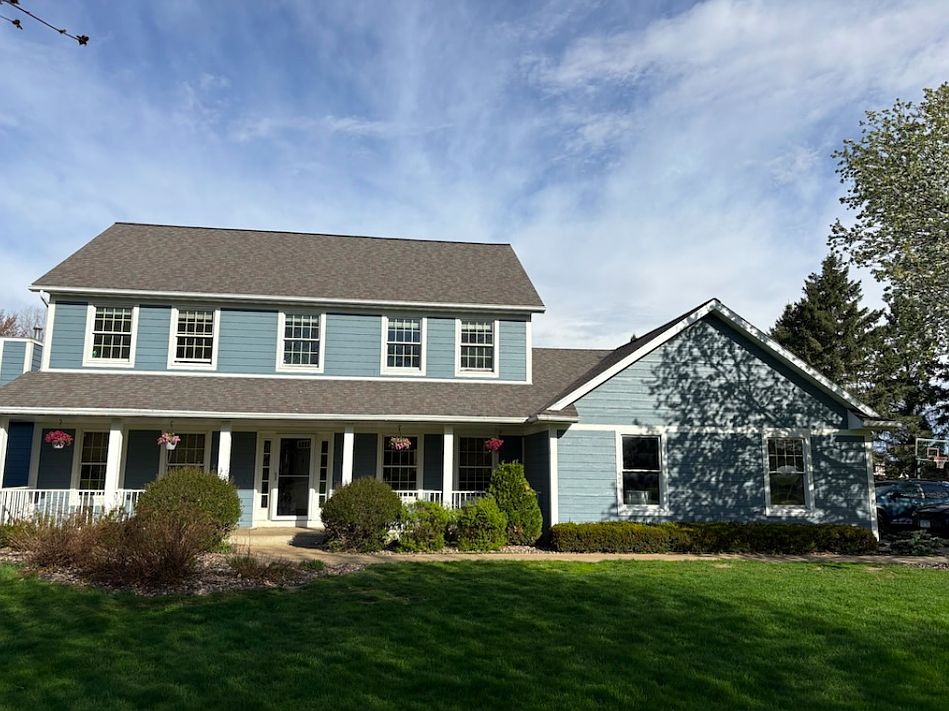 2nd image of 5823 Summit Ln NE