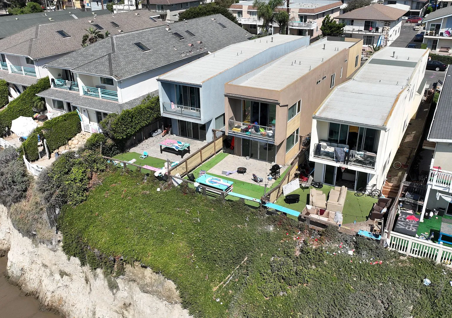 6567 Del Playa — Photo 3