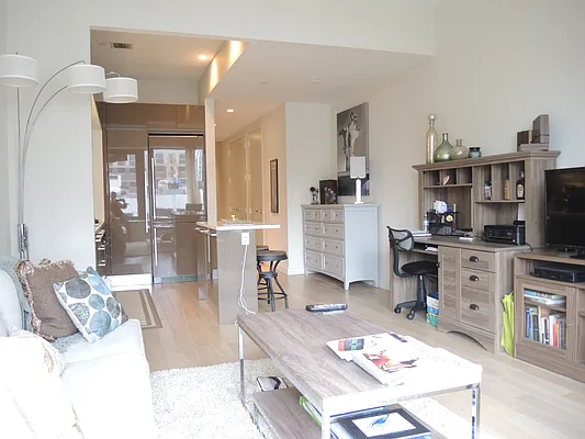 Rented by Bouklis Group | media 25