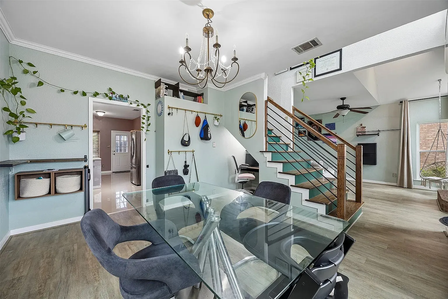 3 bed, 2.5 bath, 1551 sqft, $2,400 — Photo 3