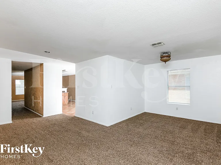 1317 Castle Ridge Rd — Photo 8