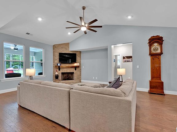 5th image of 9490 Ellis Dr