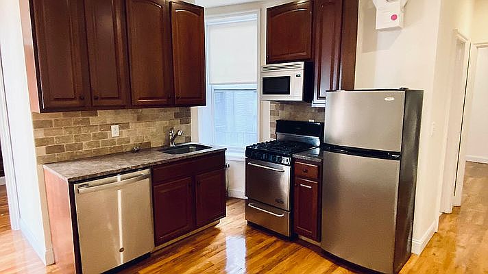 1st image of 208 E 7th St APT 16